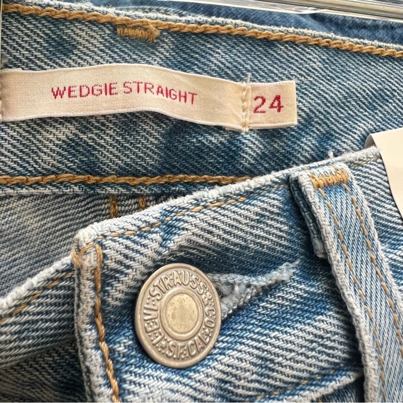 Levi’s Wedgie High Rise Raw Hem Straight Leg Jeans - Picture 7 of 9